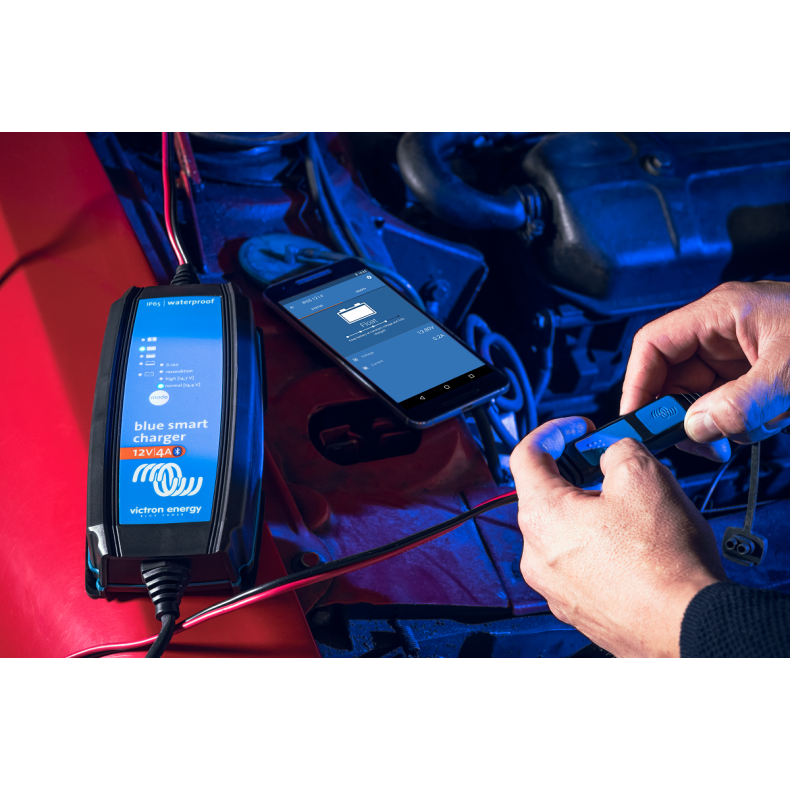Batterilader "Victron BlueSmart IP65 12V/15A"