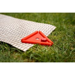 Clips til fastg&oslash;relse af t&aelig;ppe