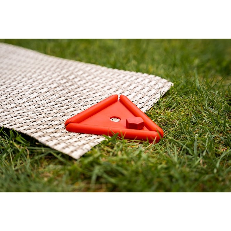 Clips til fastg&oslash;relse af t&aelig;ppe